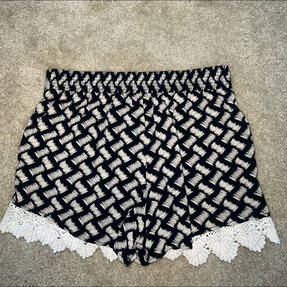 A. Byer Black & Cream High Waist shorts size S - Picture 9 of 10